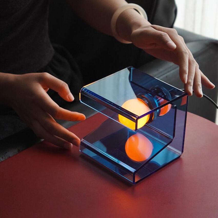 モダンなアクリルキューブテーブルランプ、ミニマリストLEDベ - Desk Setup Minimalist のレビューと価格