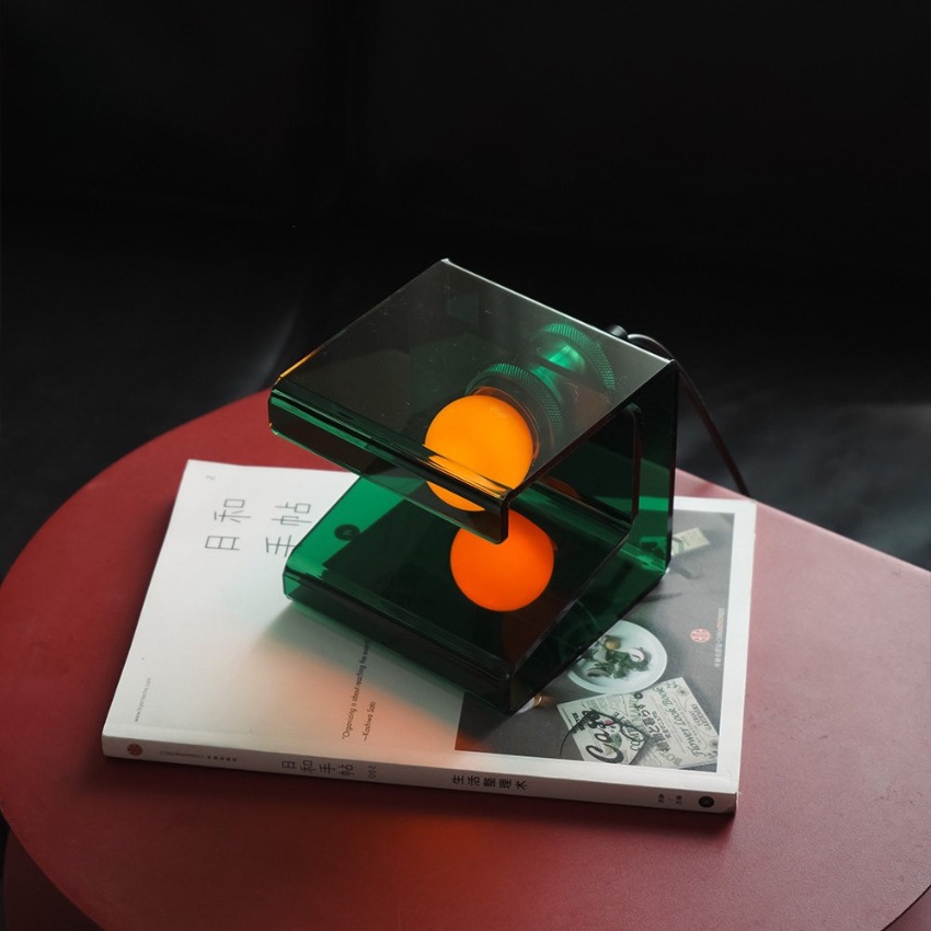 モダンなアクリルキューブテーブルランプ、ミニマリストLEDベ - Desk Setup Minimalist のレビューと価格